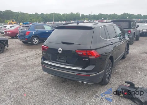2021 Volkswagen Tiguan 2.0T Se/2.0T Se R-Line Black/2.0T Sel z USA, uszkodzony, nr VIN 3VV2B7AX1MM030328